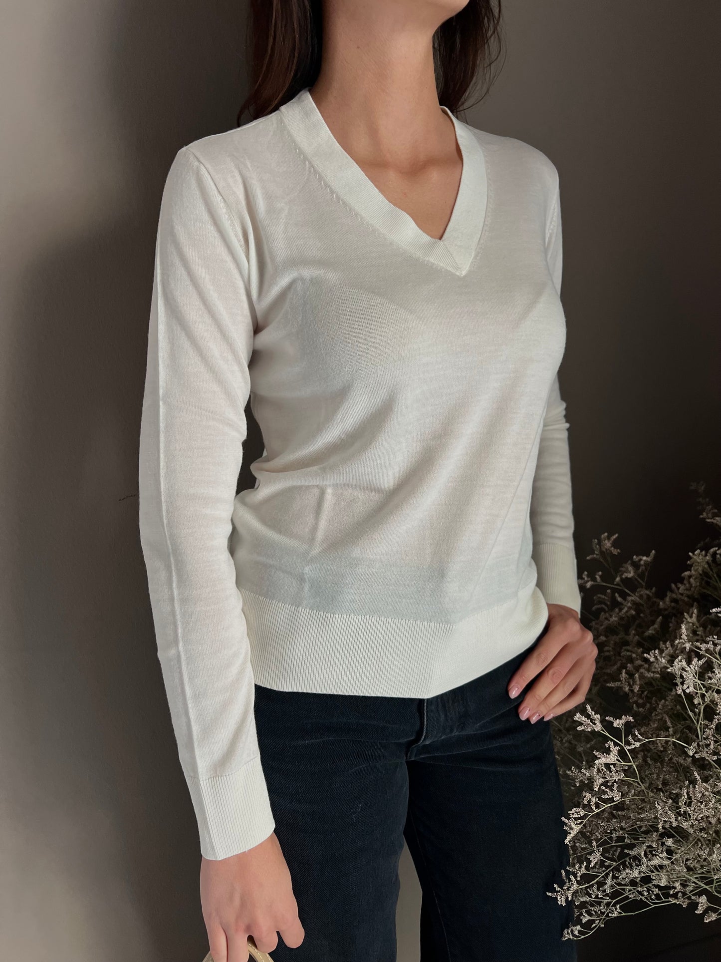 Maglia scollo a V in lana milk