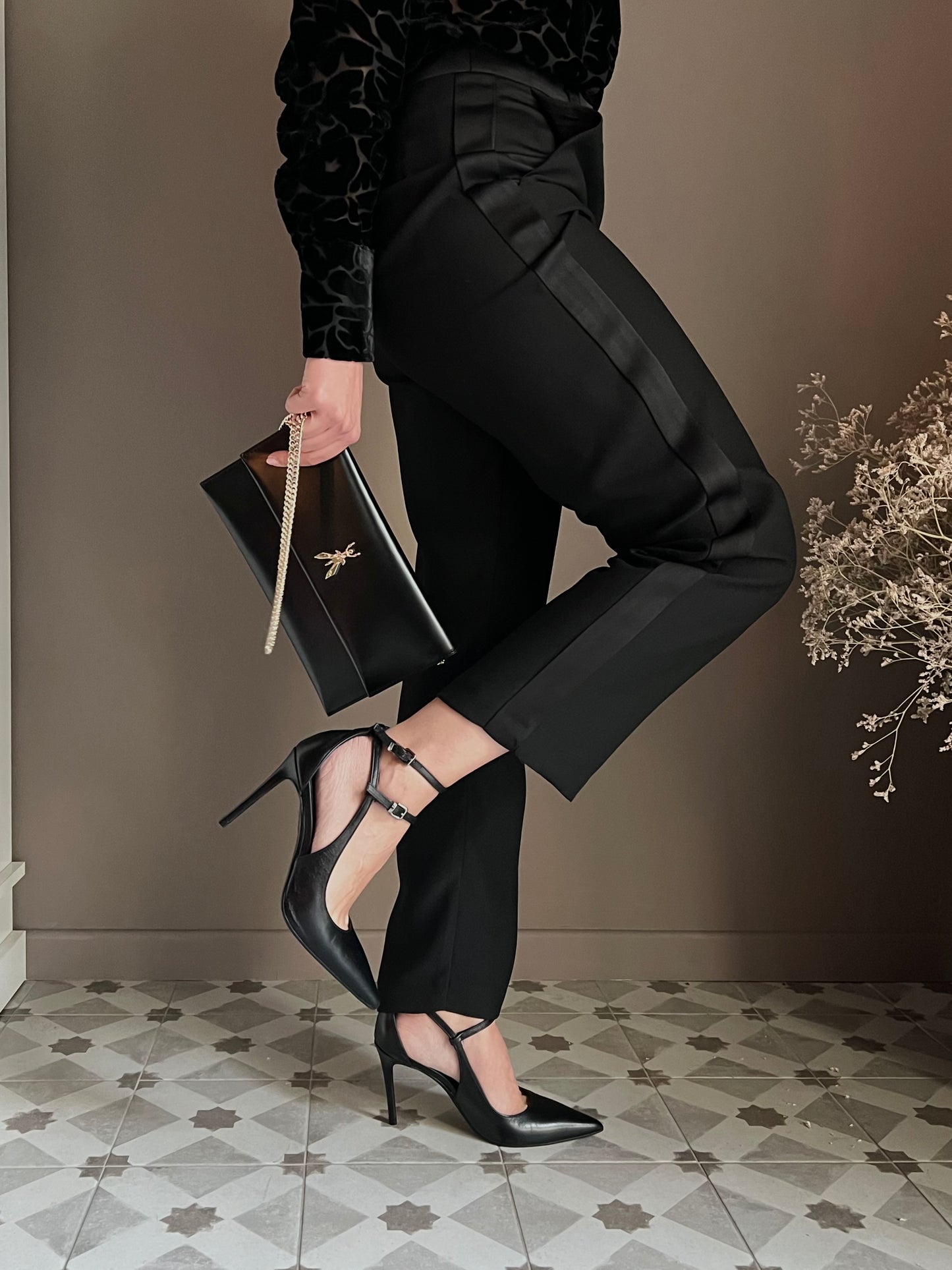 Pantalone ankle nero in crepe con dettaglio laterale