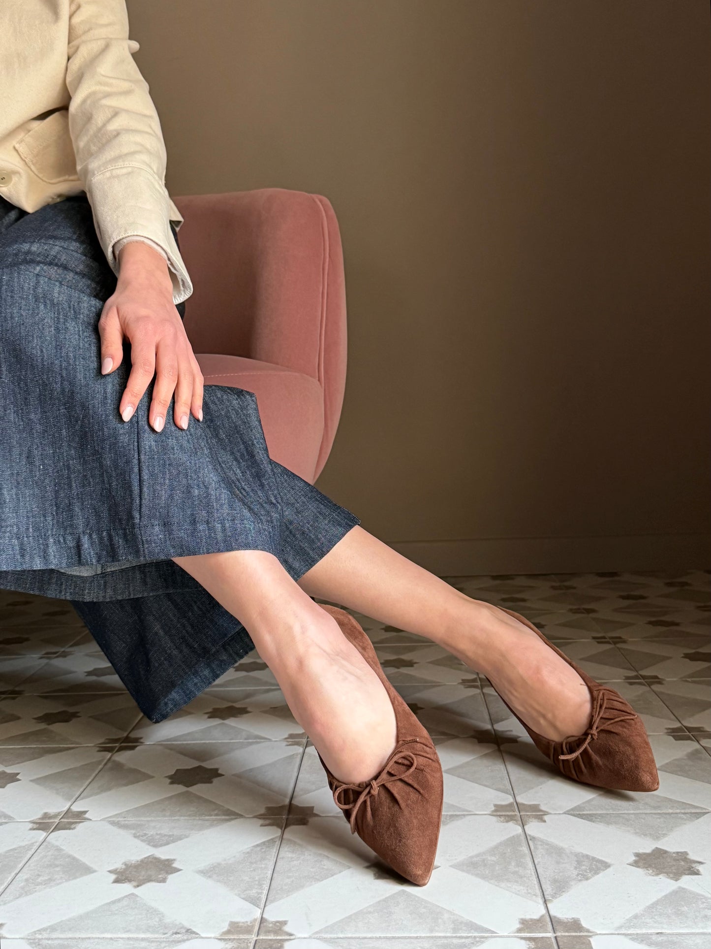 Scarpa in suede con plisse’