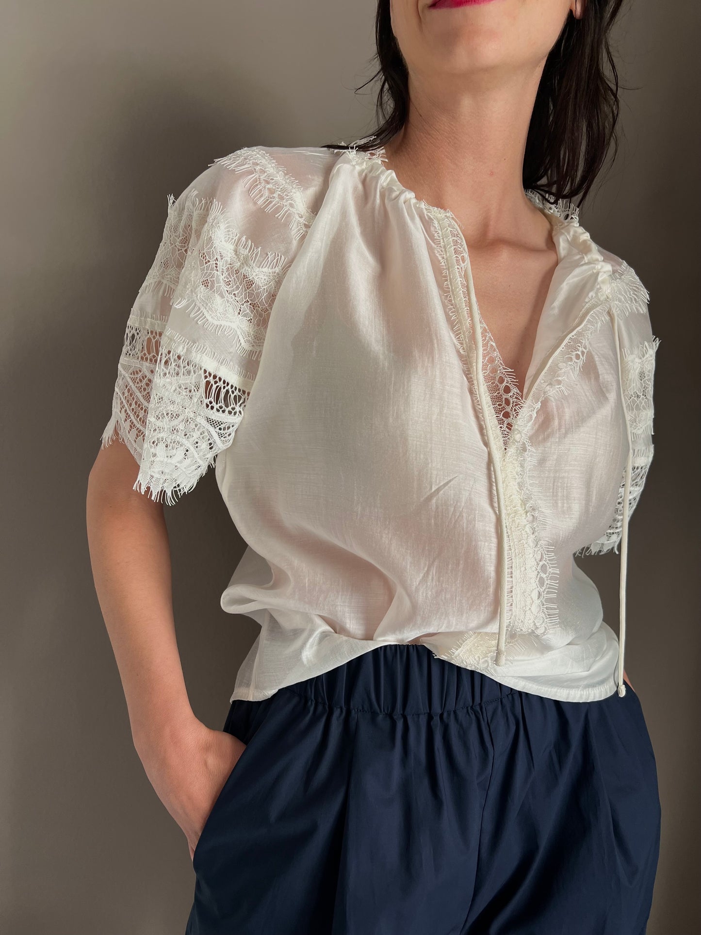 Blusa manica corta con inserti in pizzo cream