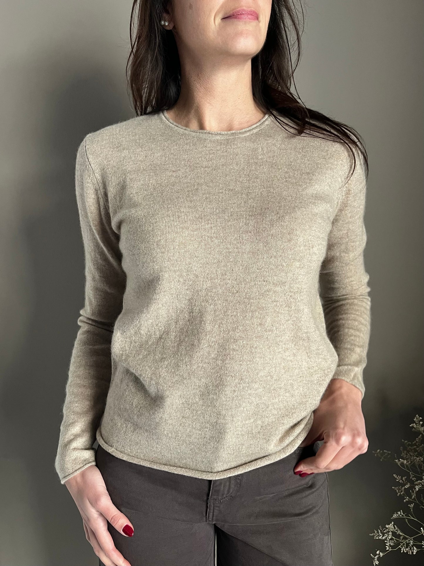 Maglia basic girocollo in 100% cashmere beige