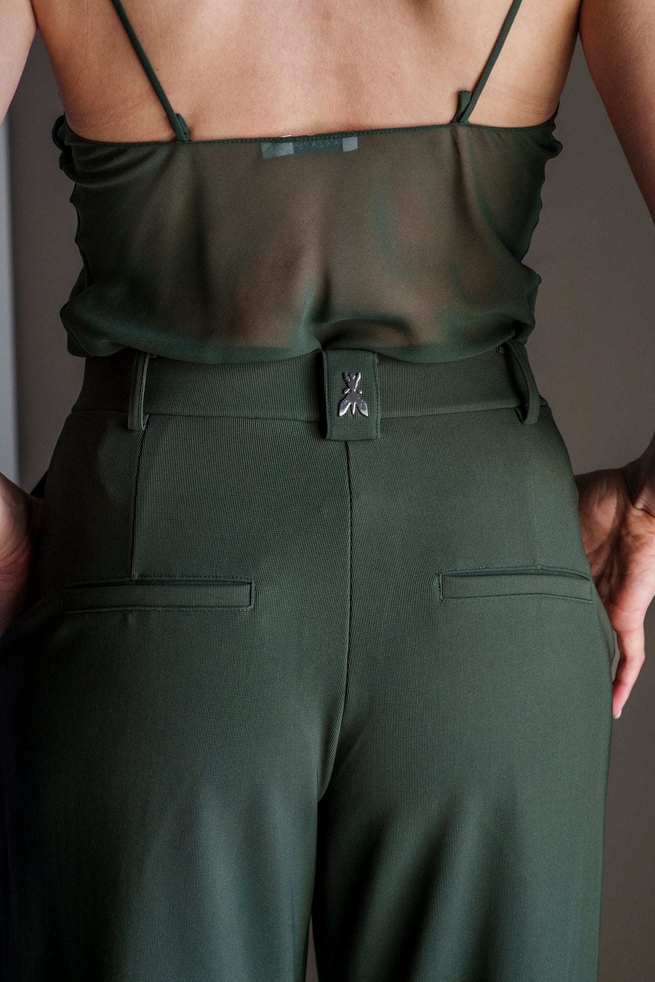Pantalone a palazzo con vita elasticizzata militare