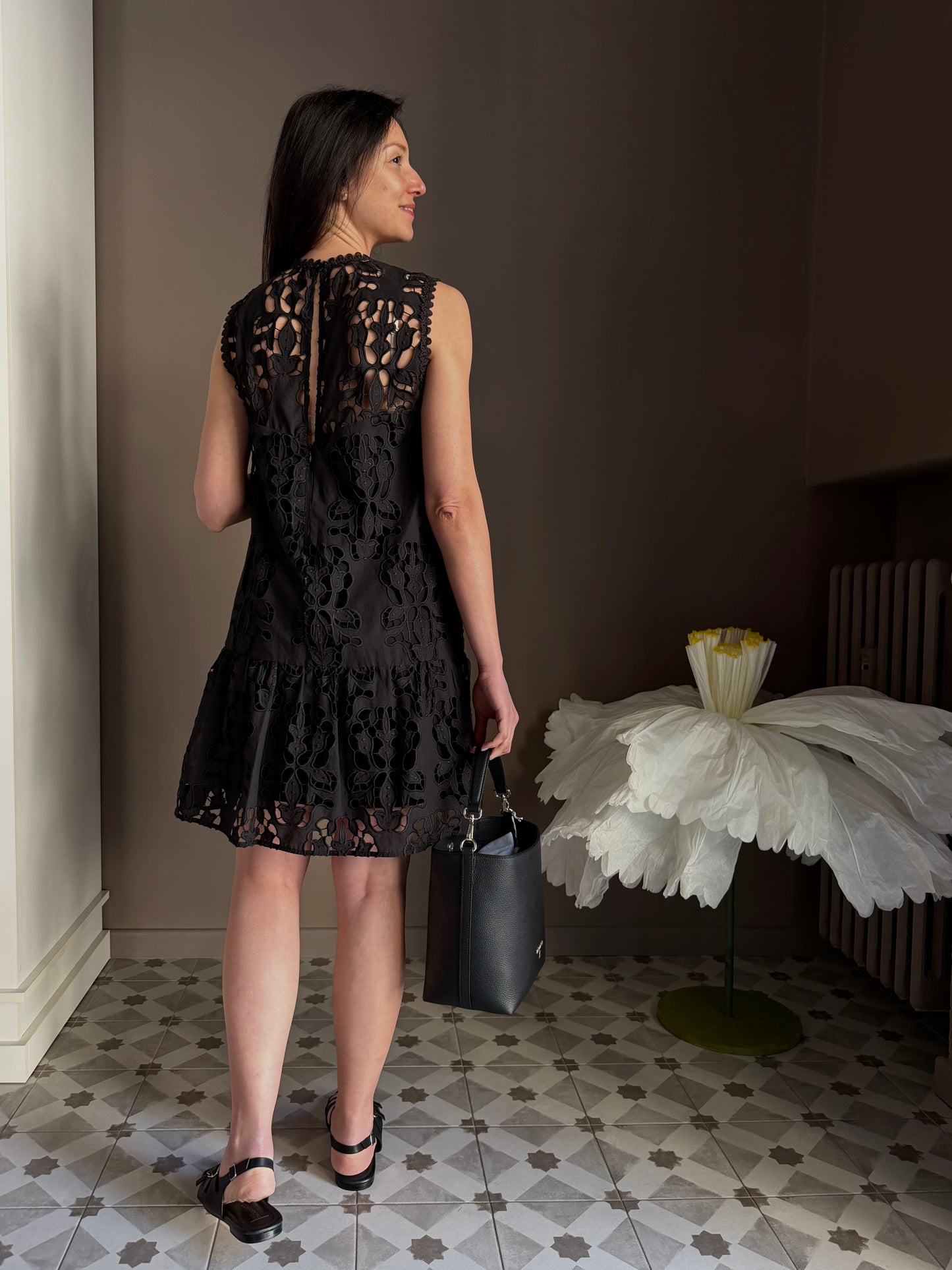 Abito svasato in macrame’ e tencel nero