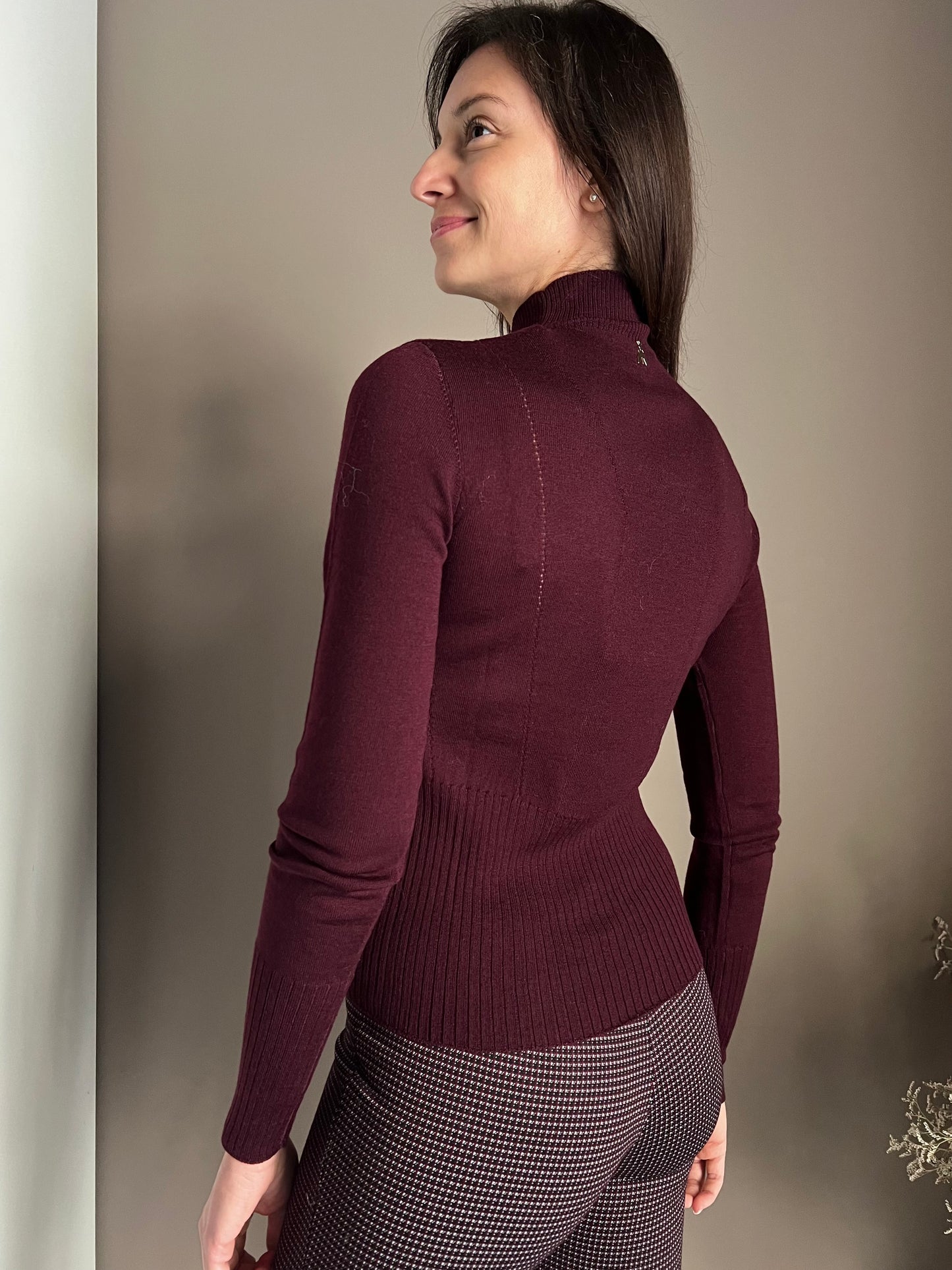 Maglia in lana rasata collo alto Purple red