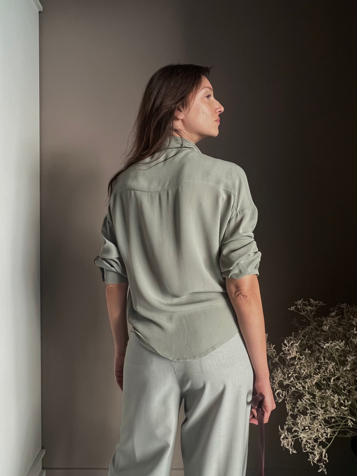 Camicia fluida in viscosa con cravattino staccabile