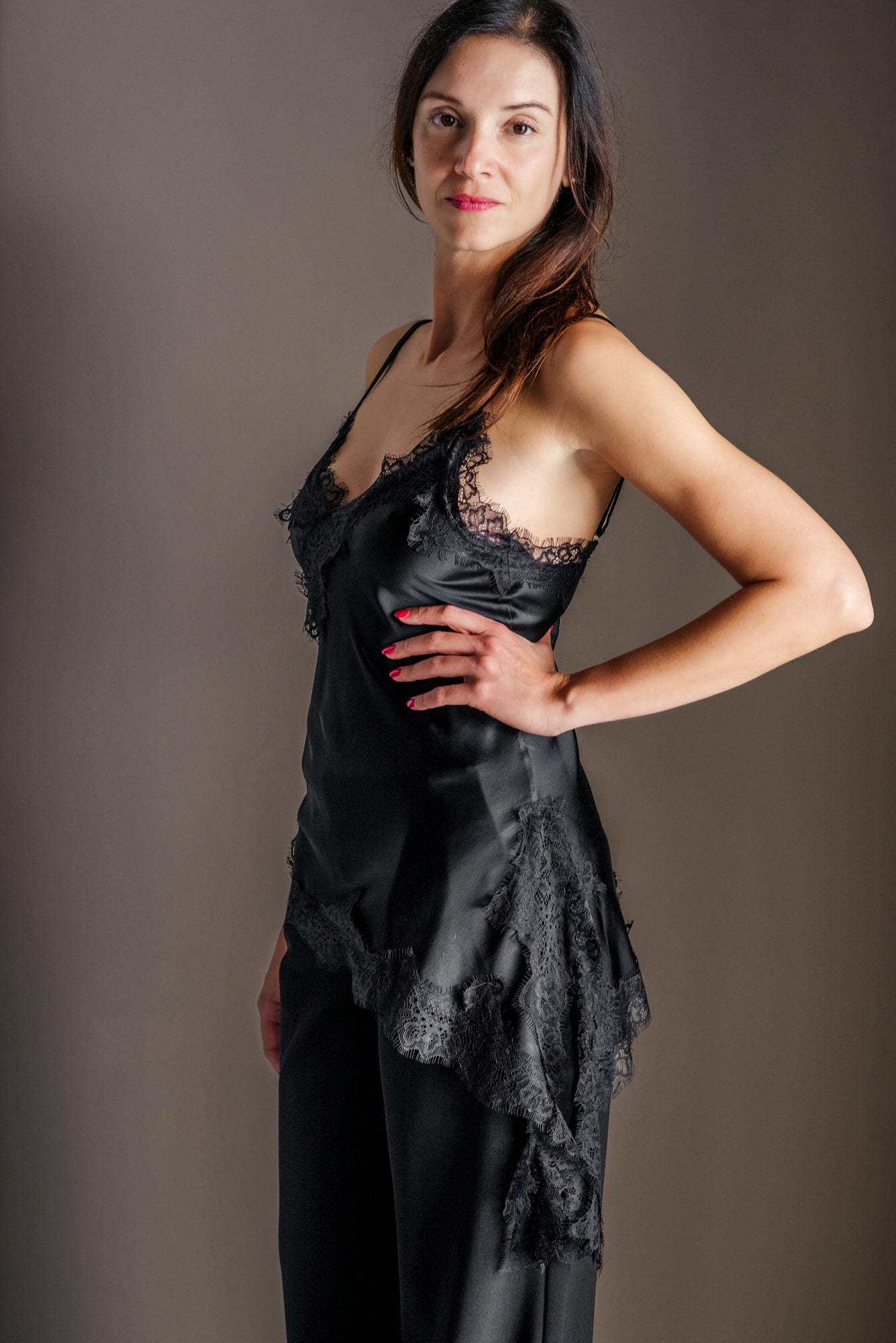 Top con inserti in pizzo asimmetrico
