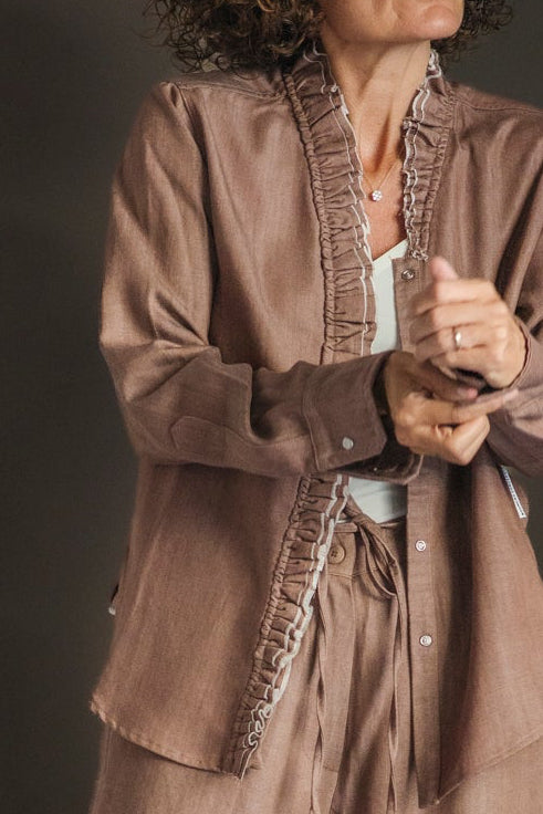 Camicia in denim con rouches caramello