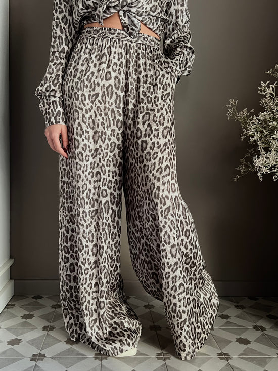 Pantalone in viscosa con stampa animalier