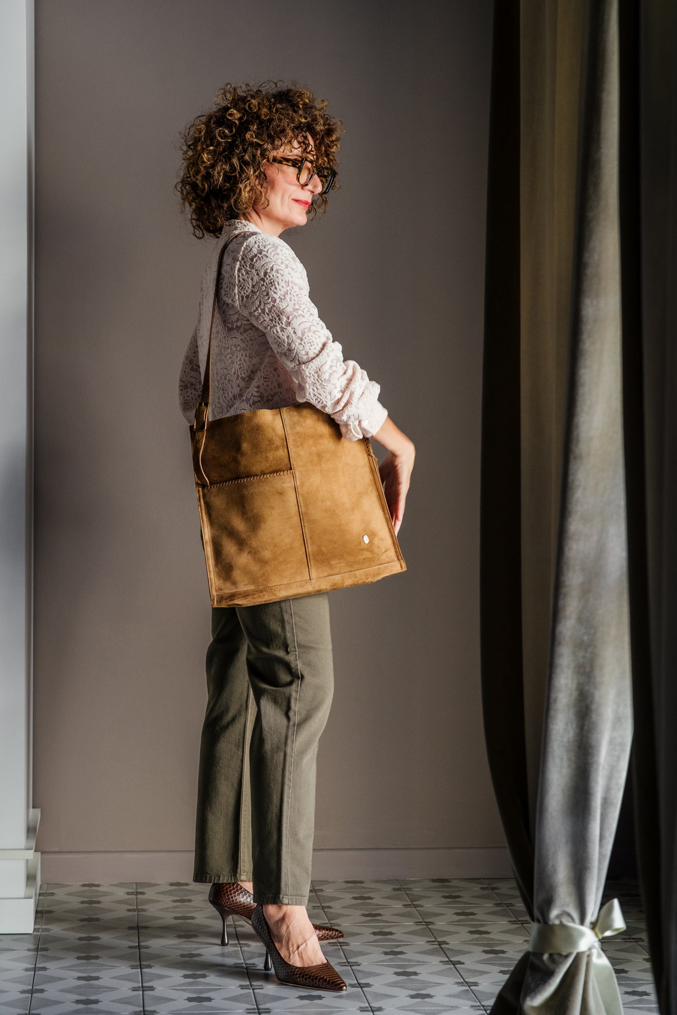 Borsa Piatta in Camoscio – Ash
