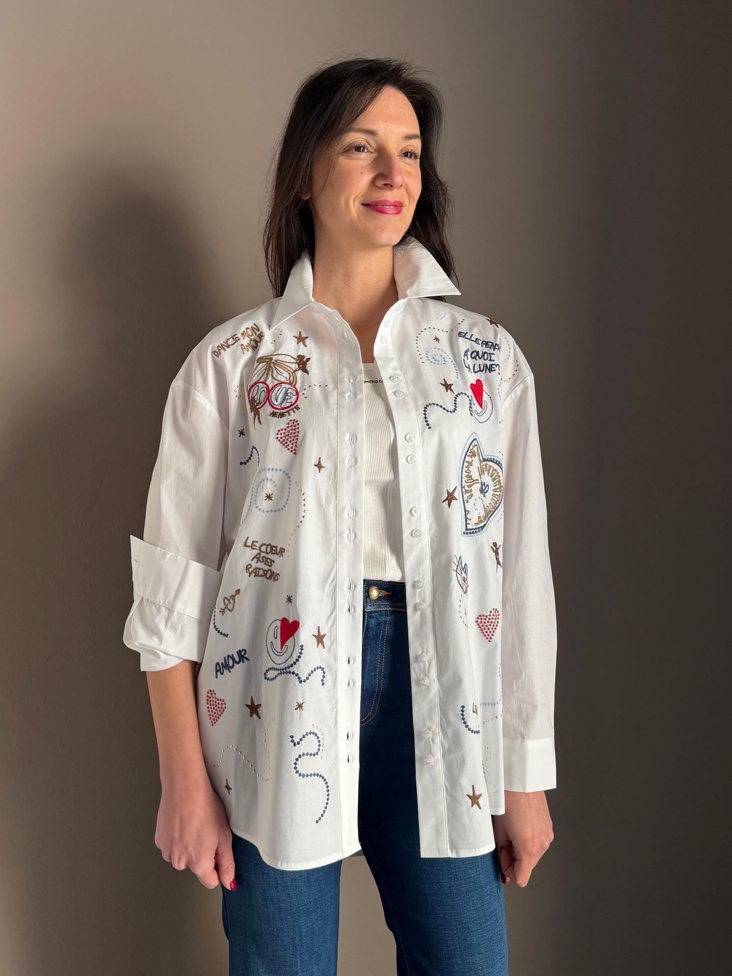 Camicia over in cotone con ricamo