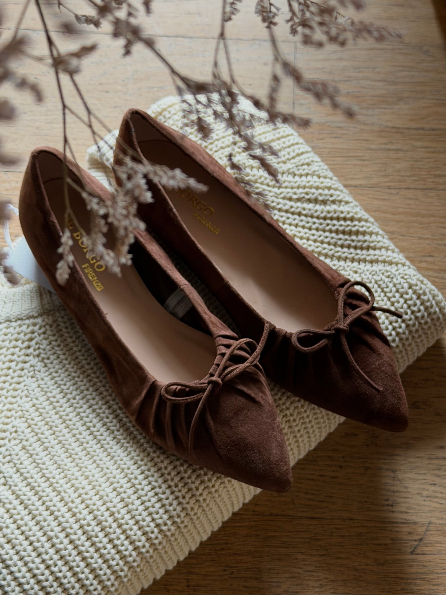 Scarpa in suede con plisse’