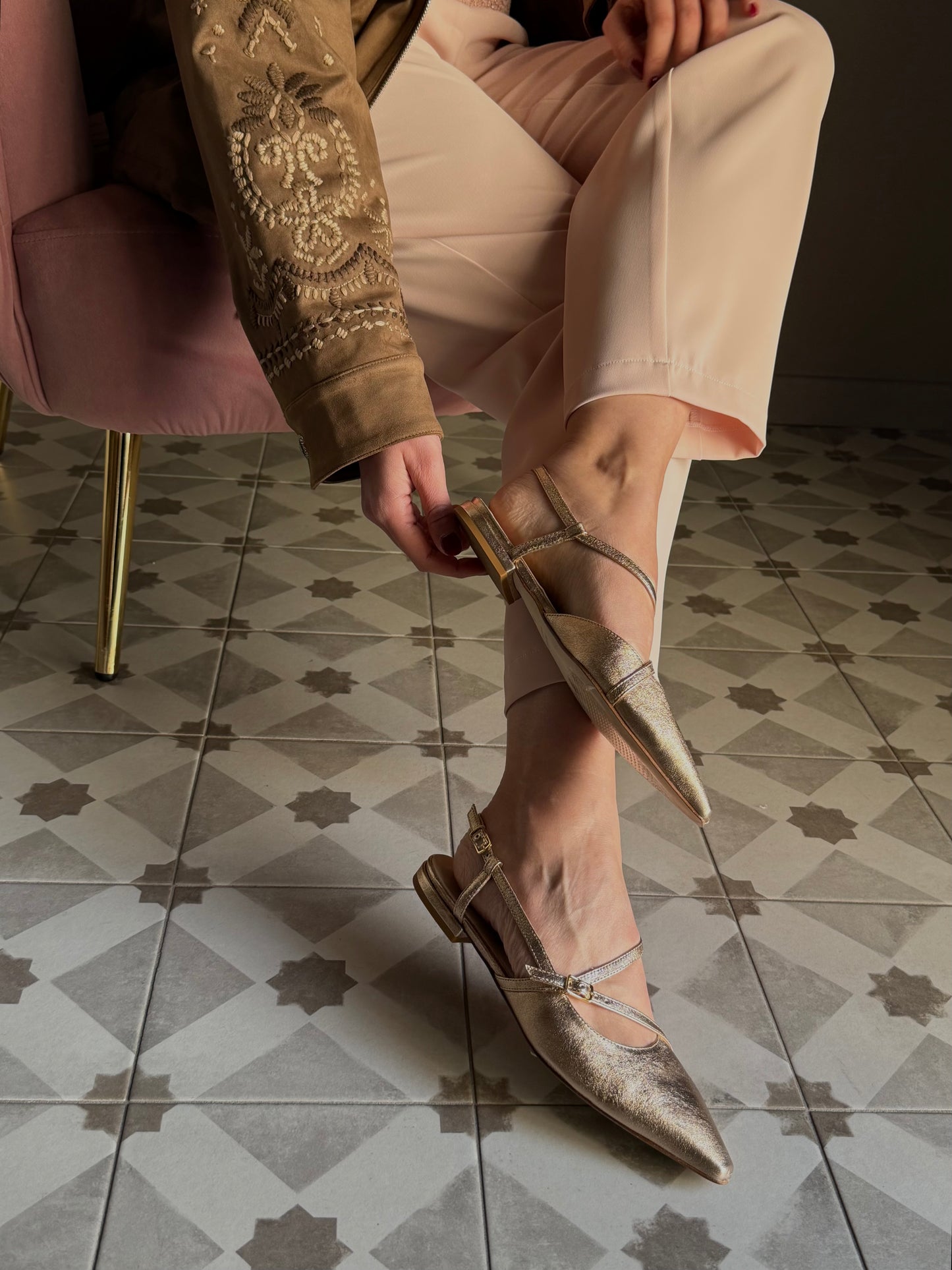 Slingback in laminato rose’