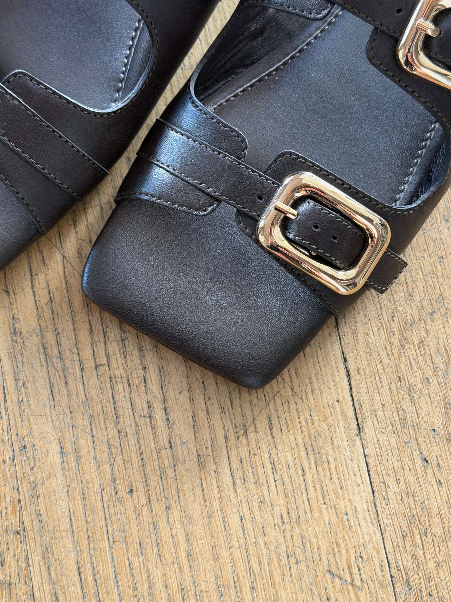 Sabot "Double Buckle" in Pelle Cioccolato