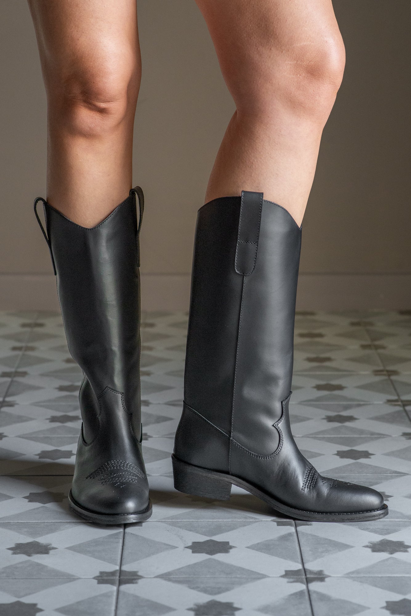 Stivale Texano in Pelle Nero – Via Roma 15