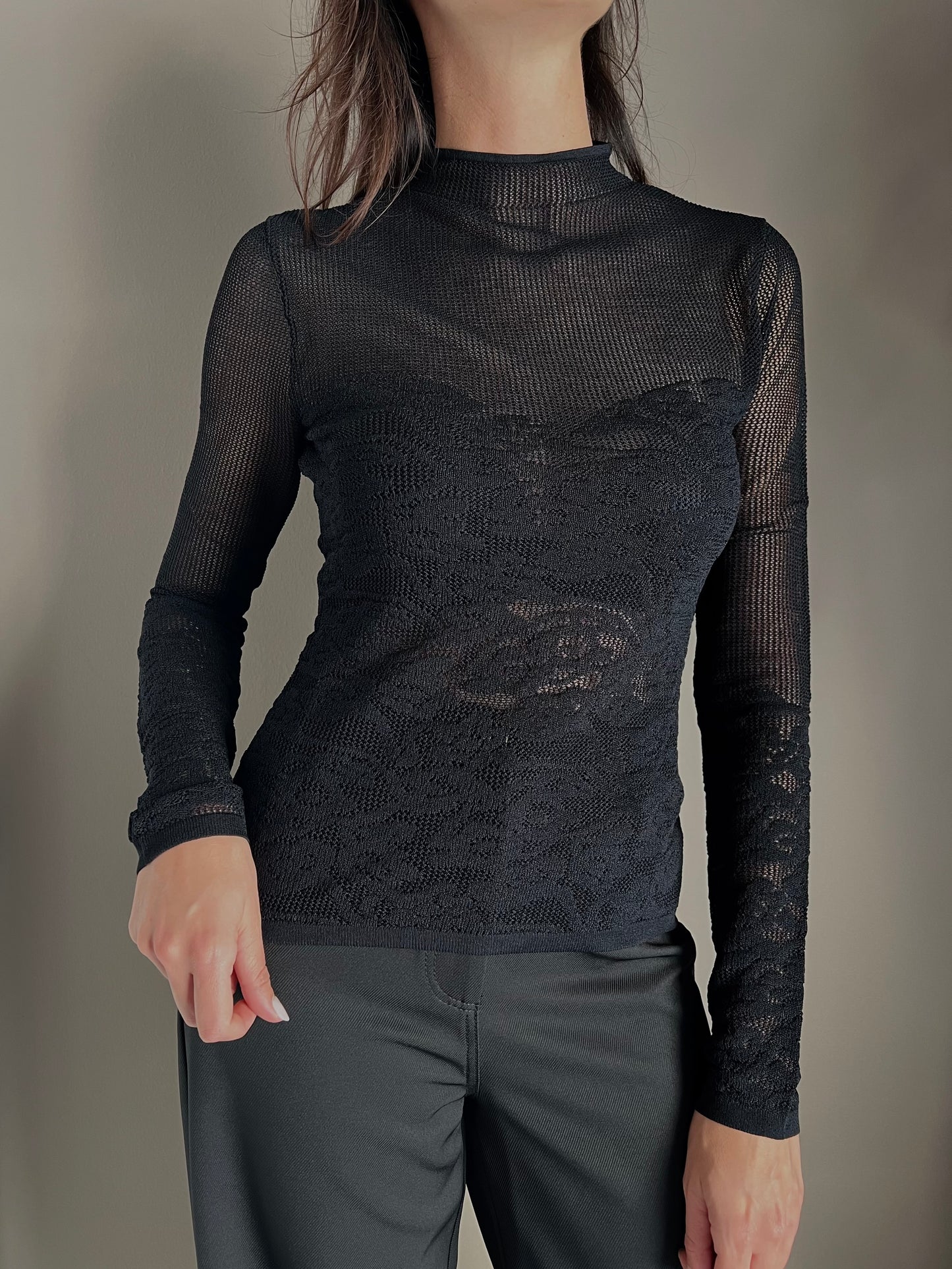 Maglia dolcevita a taglio vivo effetto pizzo