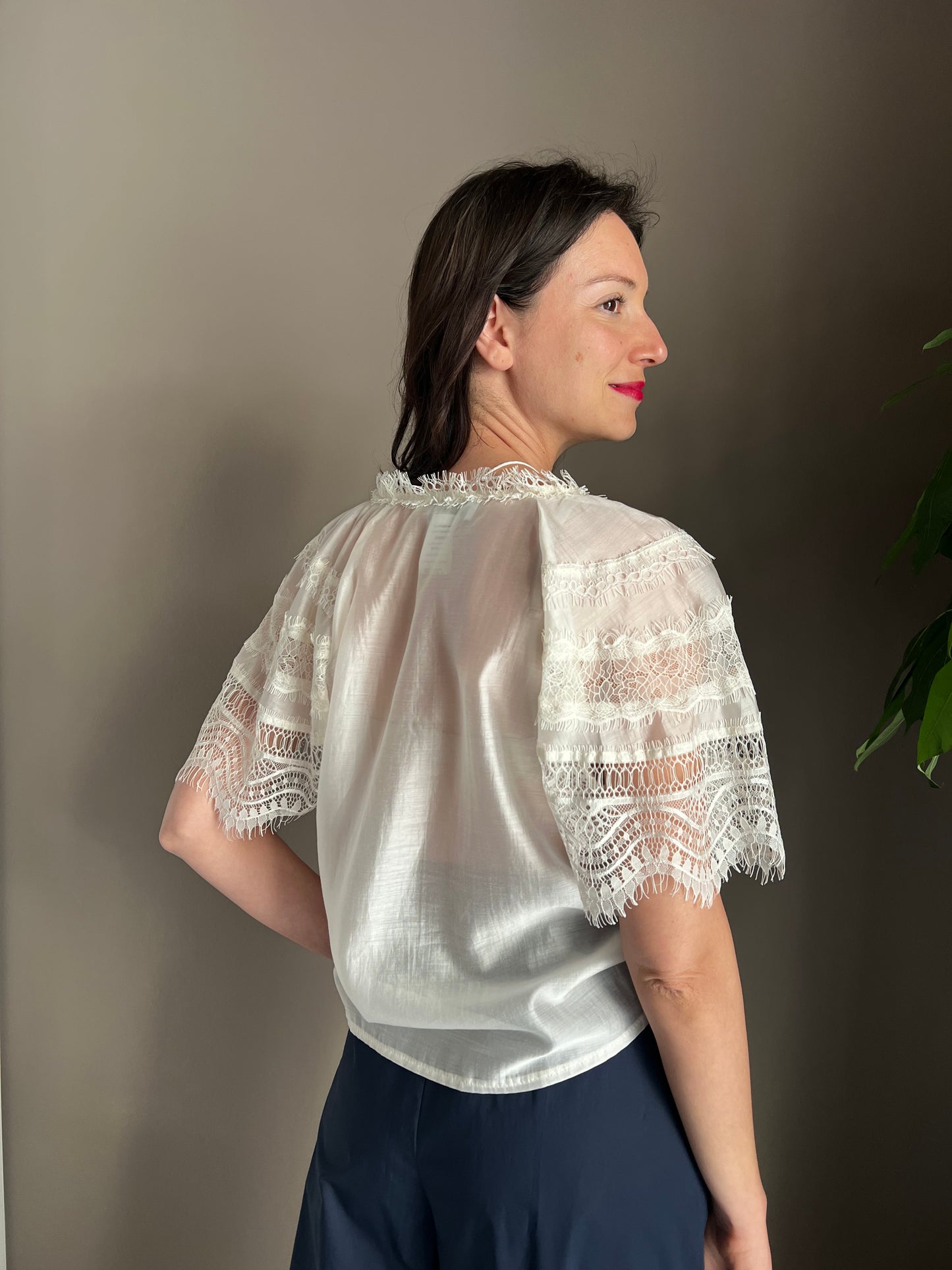 Blusa manica corta con inserti in pizzo cream