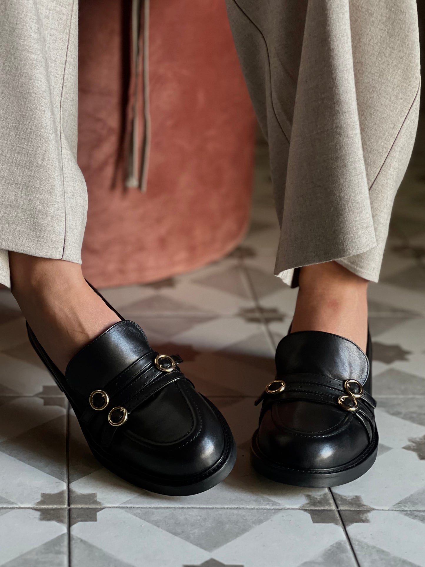 Mocassino in pelle con dettagli gold