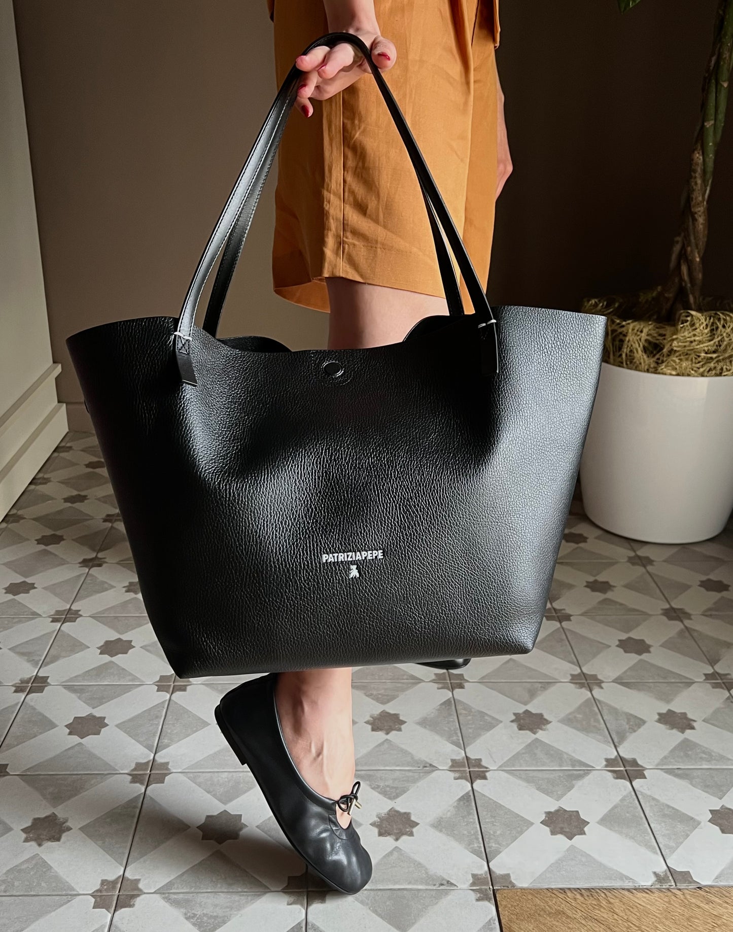 Borsa shopping in pelle martellata