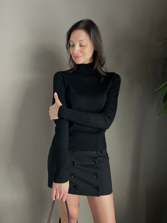 Maglia in lana rasata collo alto nero