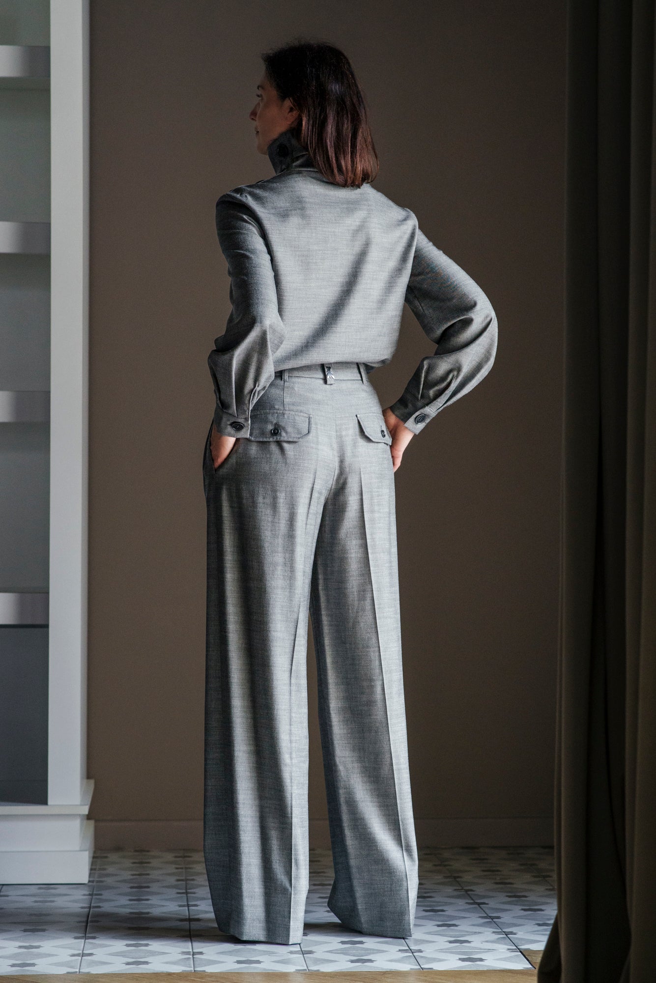Pantalone a palazzo in crêpe fluido
