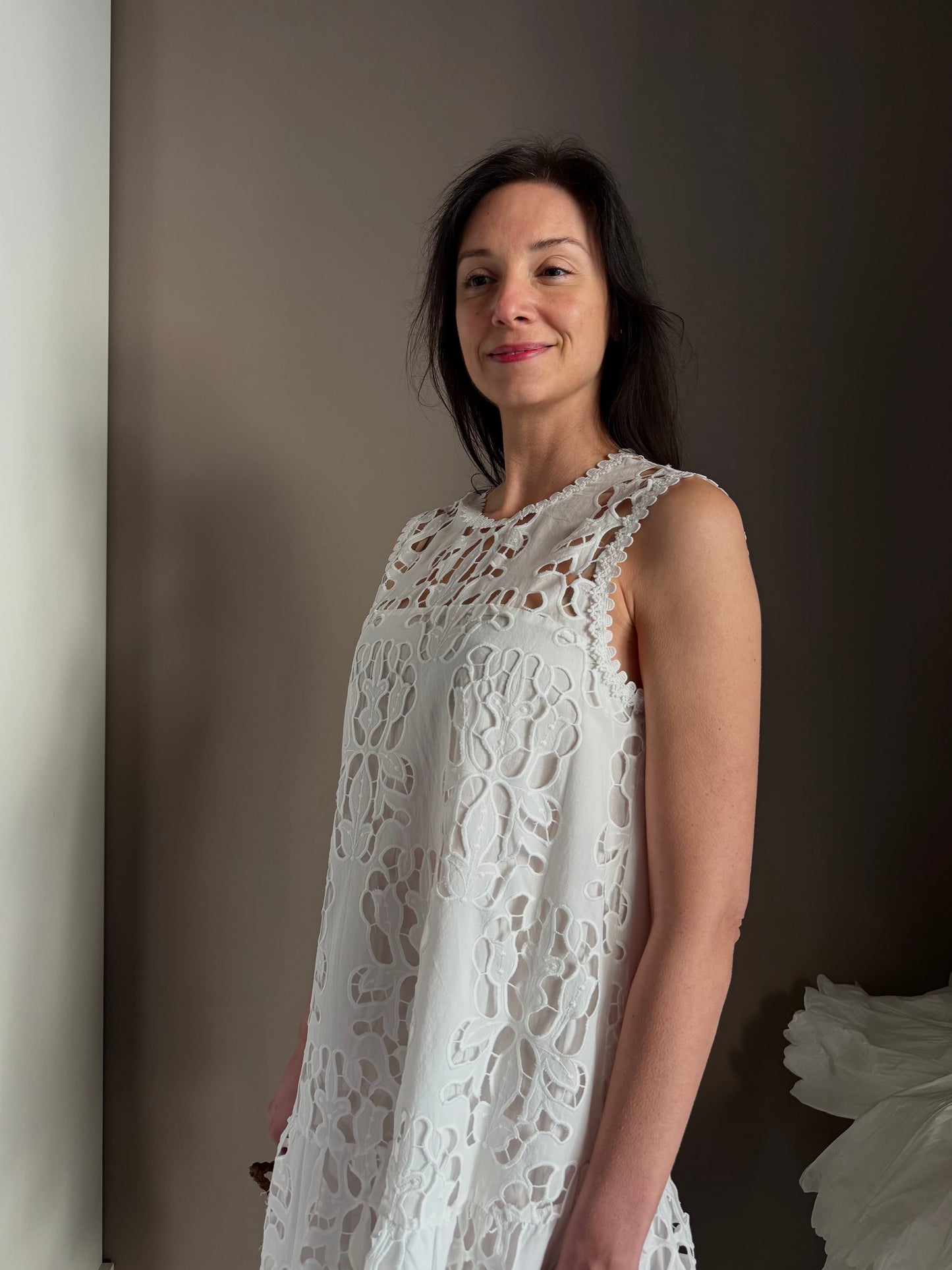 Abito svasato in macrame’ e tencel bianco