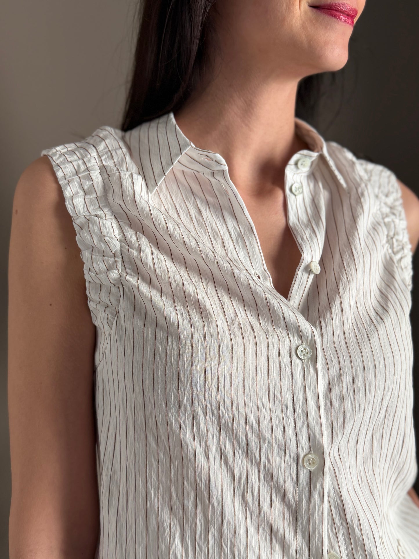 Camicia smanicata in viscosa gessata