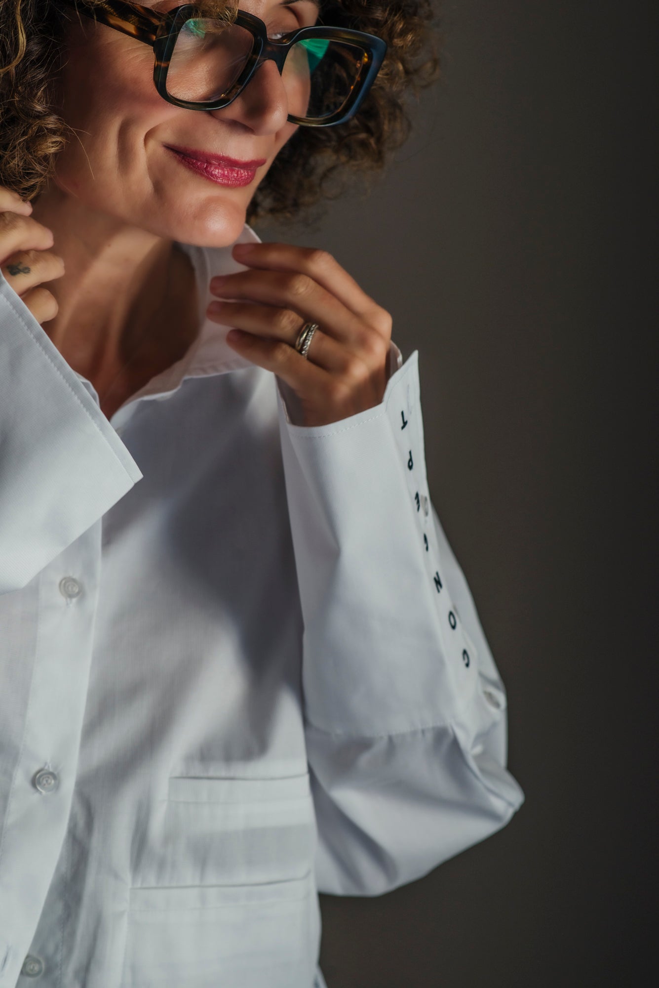 Camicia over in piquet con logo manica