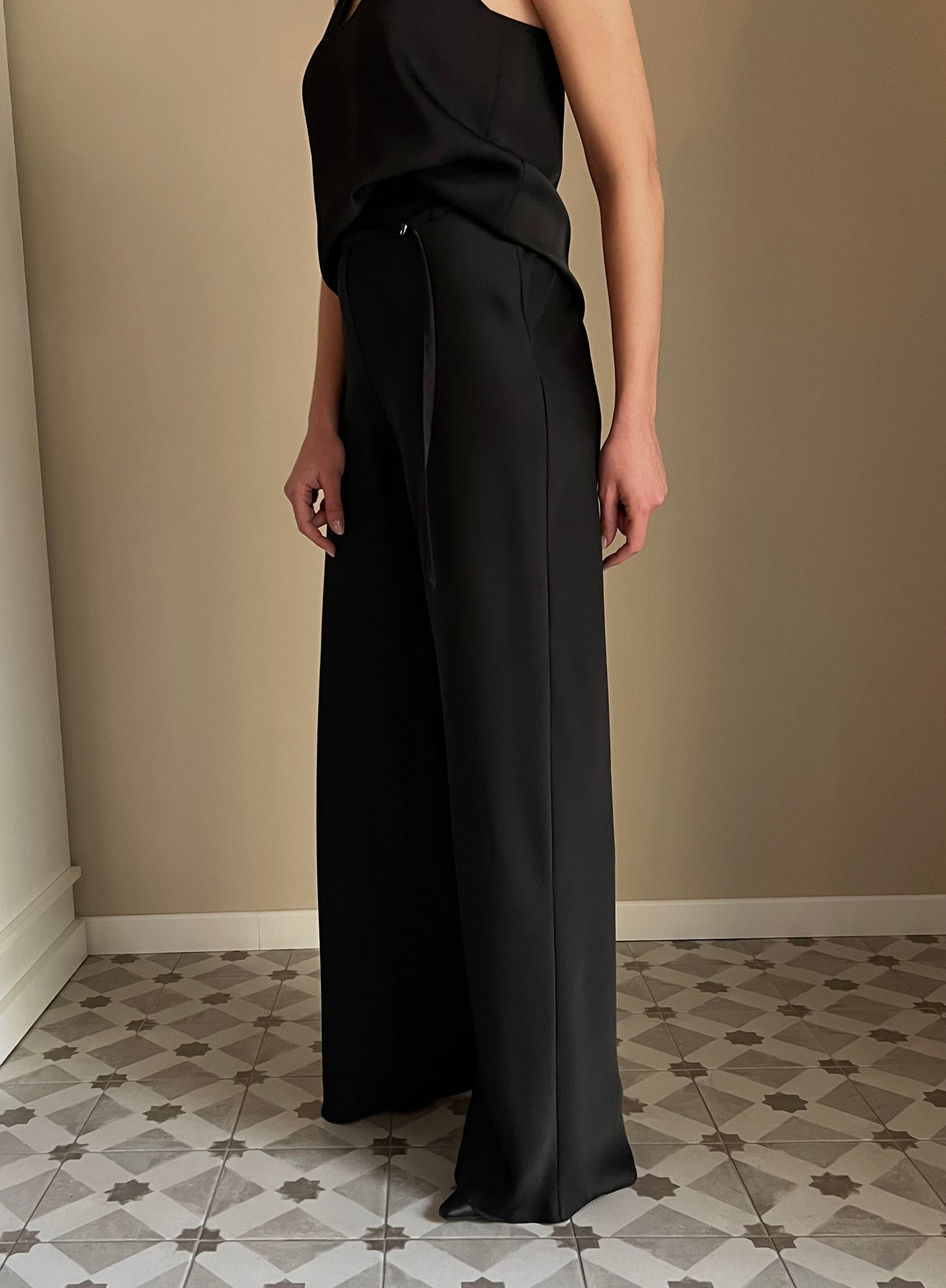 Pantaloni in raso con cinturino