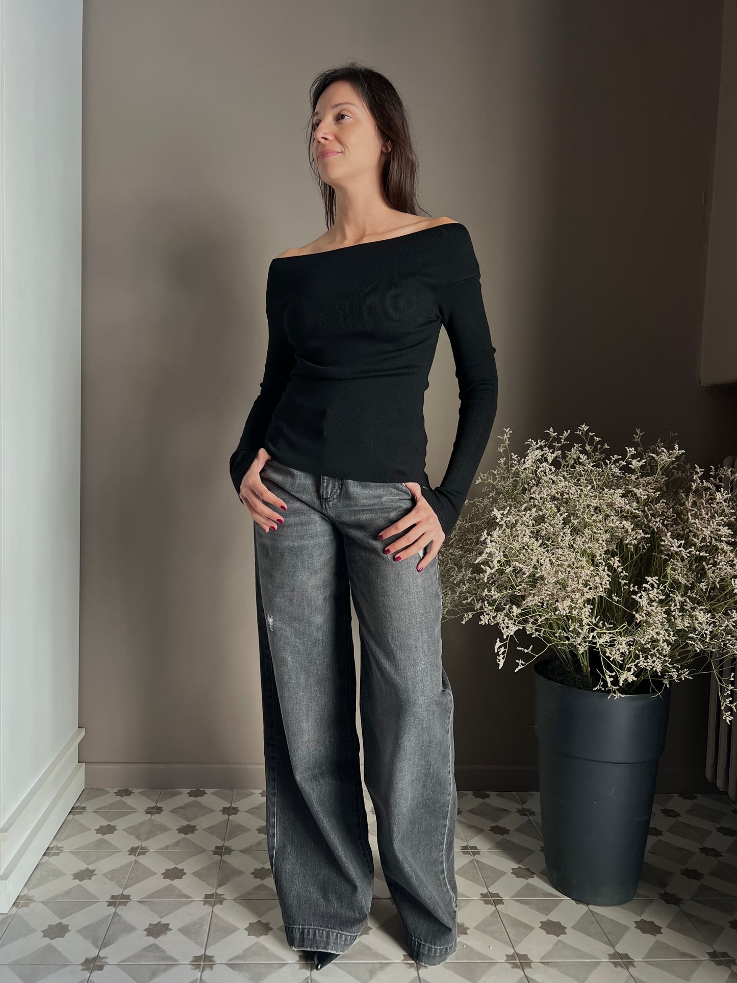 Maglia off shoulder nera
