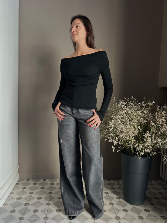 Maglia off shoulder nera