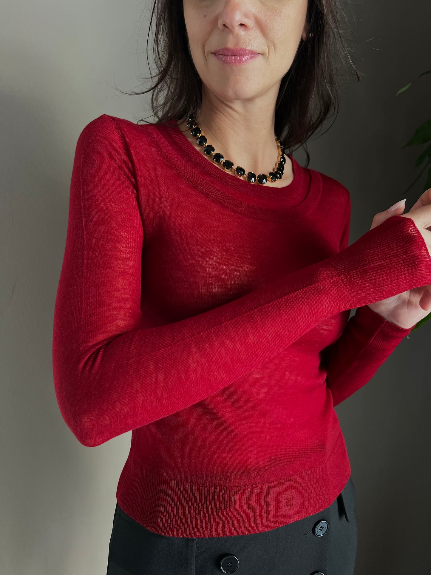 Maglia ultra fine in lana con scollo a barca