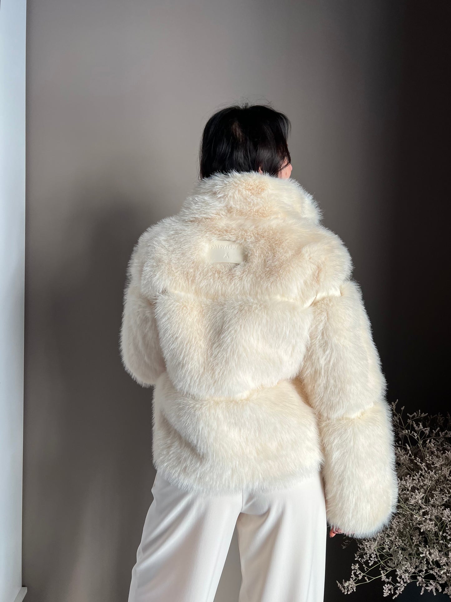 Giubbotto fluffy corto Wooly White