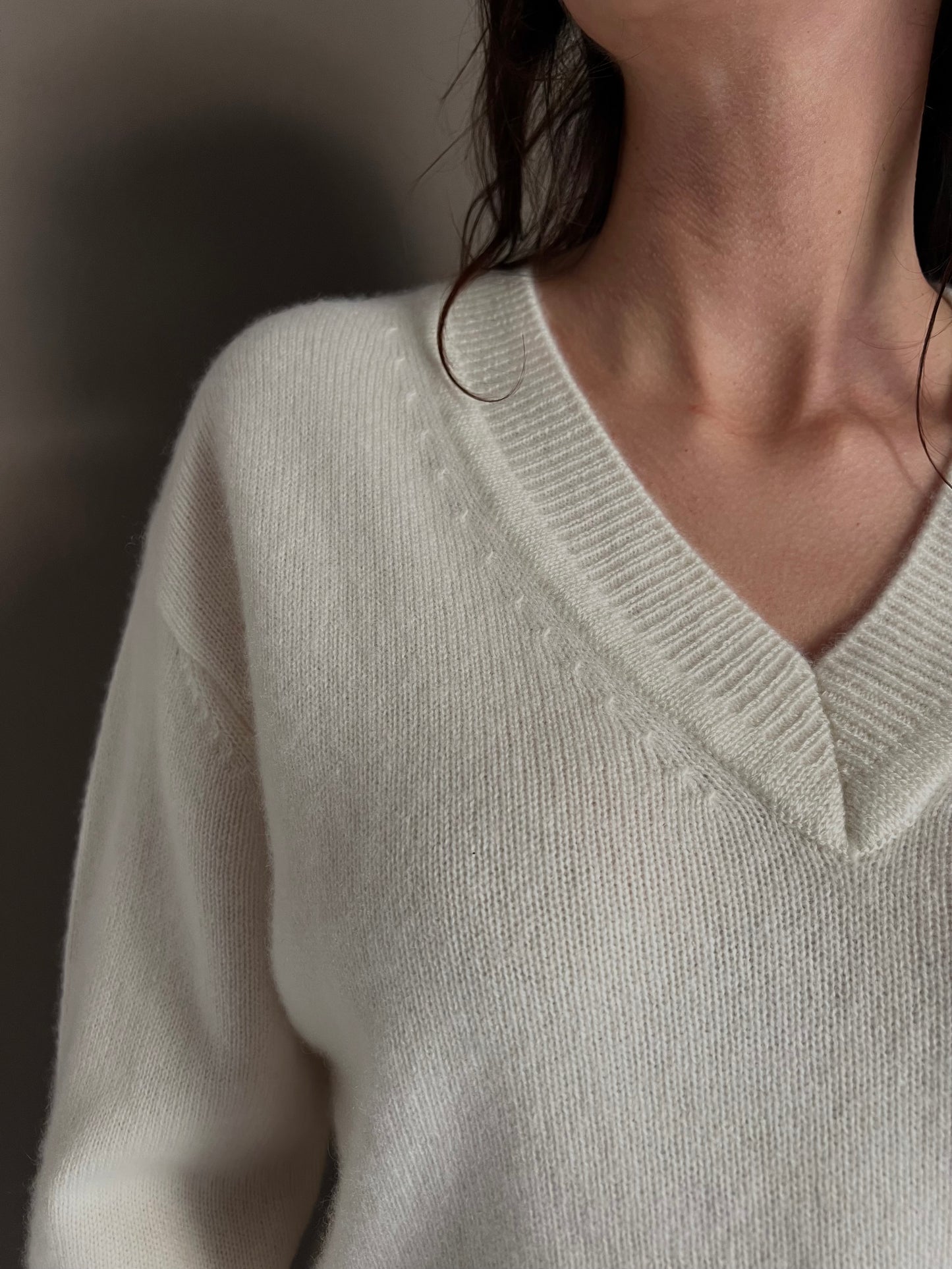 Maglia scollo a V in 100% cashemire milk