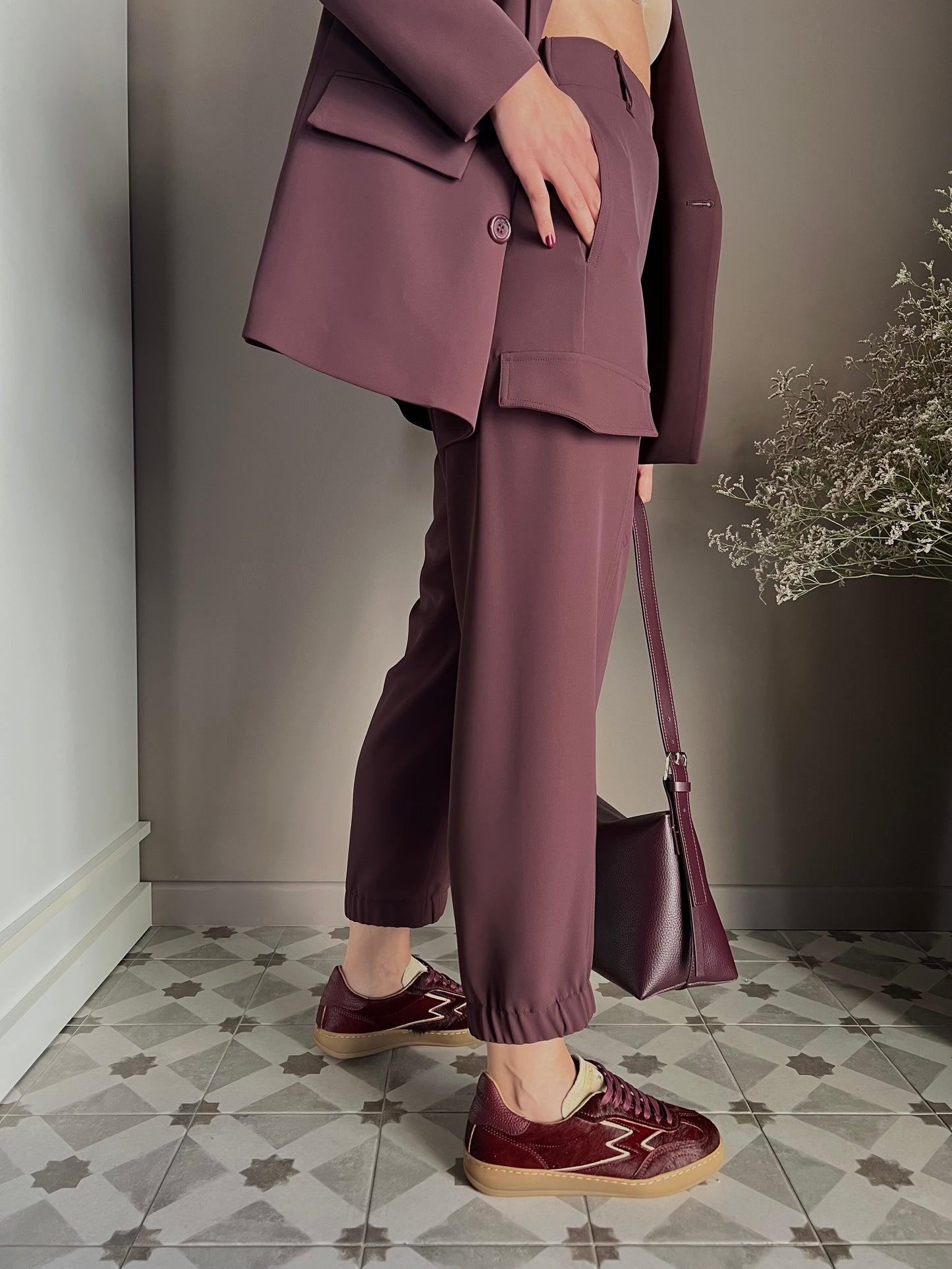 Pantalone in crepe cargo bordeaux