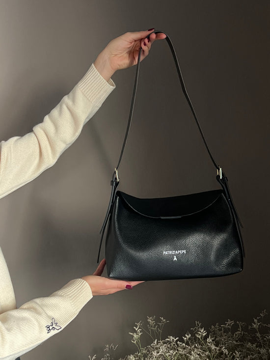 Borsa a tracolla Never Complete in pelle nera
