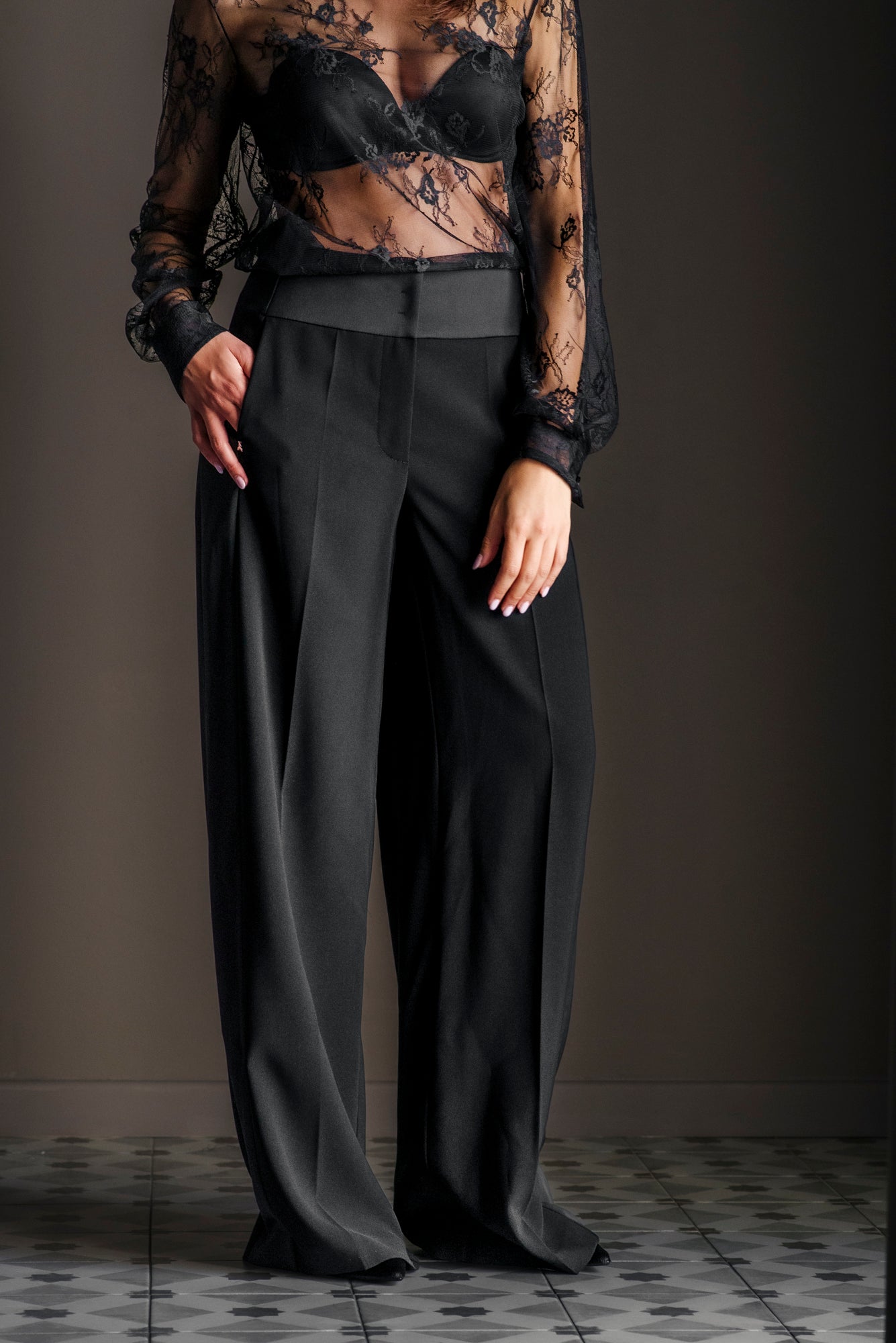 Pantaloni fluidi sartoriali con banda laterale