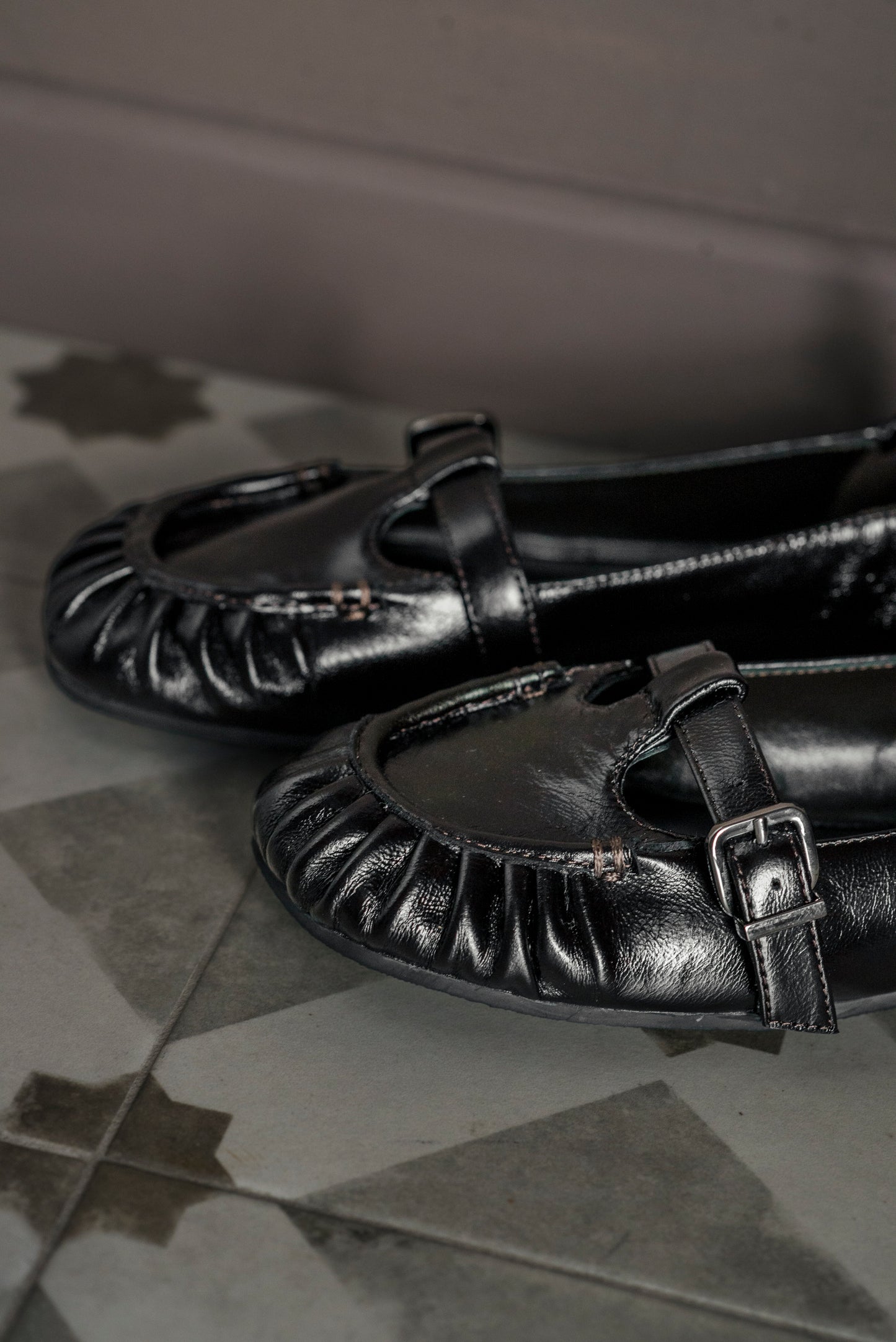 Ballerina Mary Jane in Pelle Nera con Arricciatura
