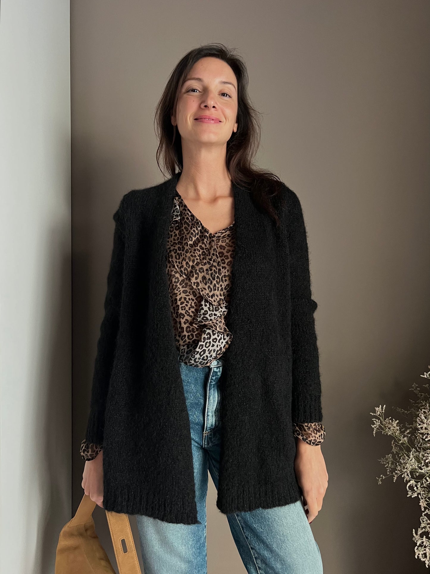 Cardigan nero in misto alpaca e lana