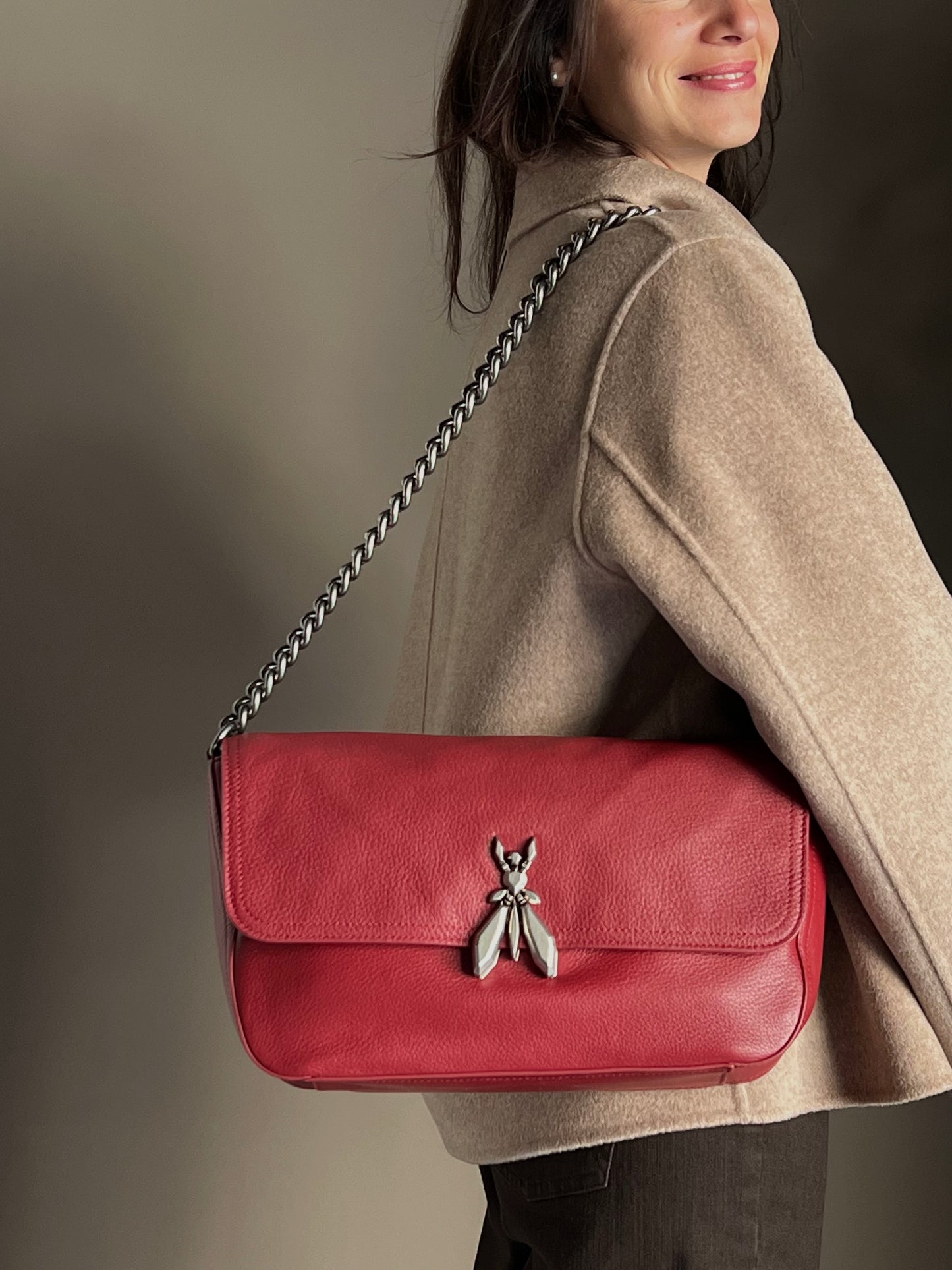 Borsa a spalla media con catena