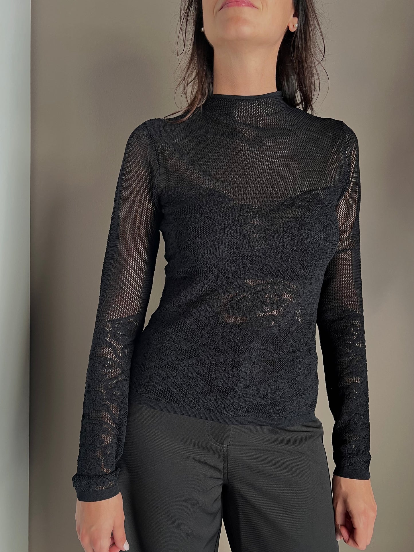 Maglia dolcevita a taglio vivo effetto pizzo