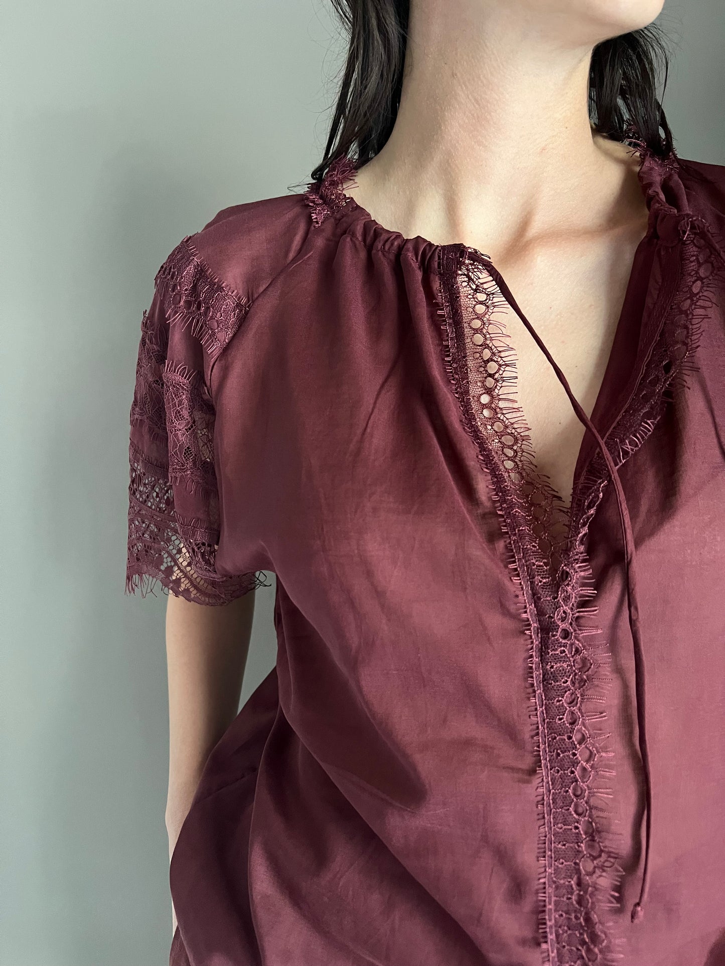Blusa manica corta con inserti in pizzo