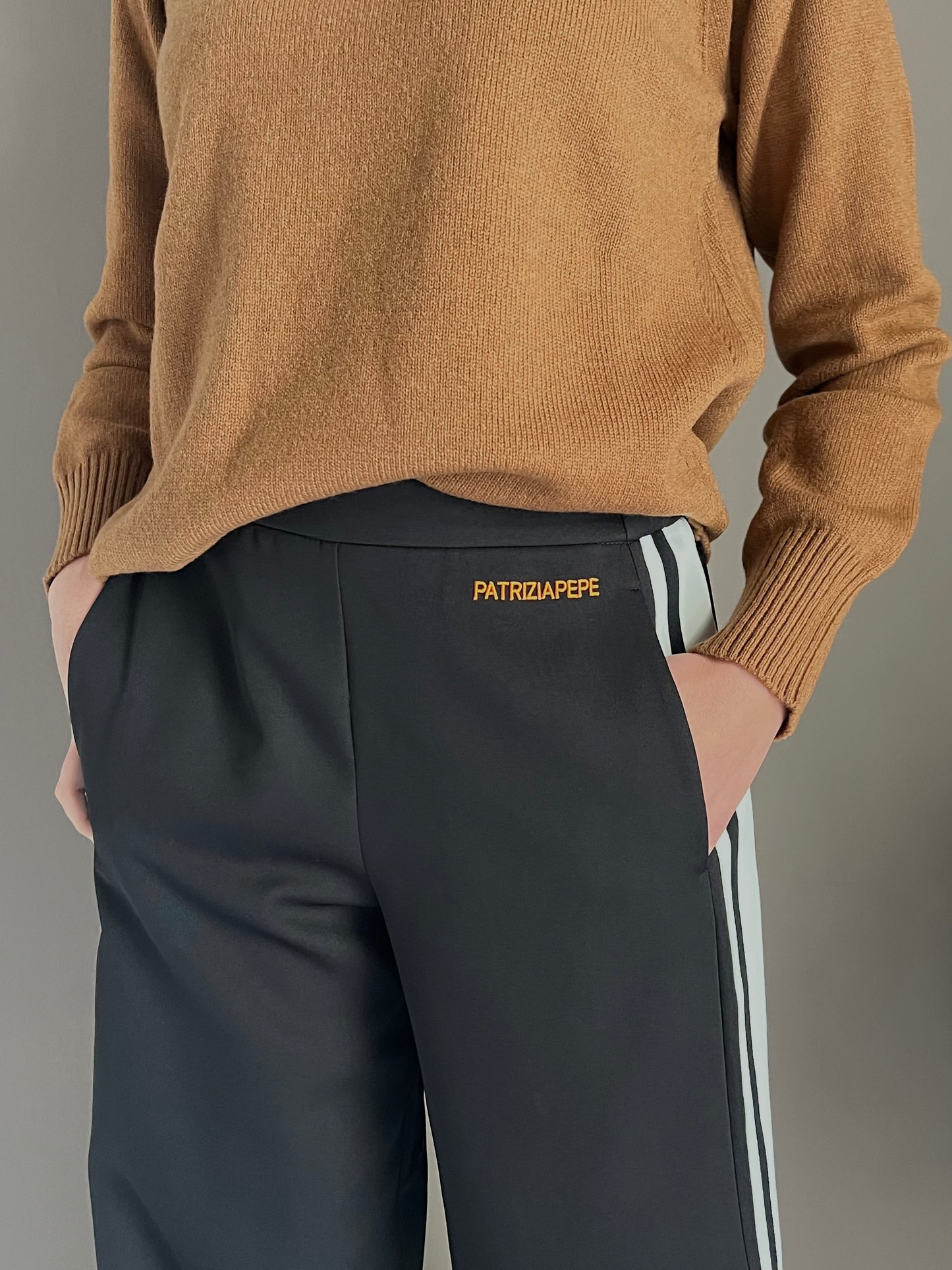 Pantalone Sporty-Chic Patrizia Pepe con Banda Laterale
