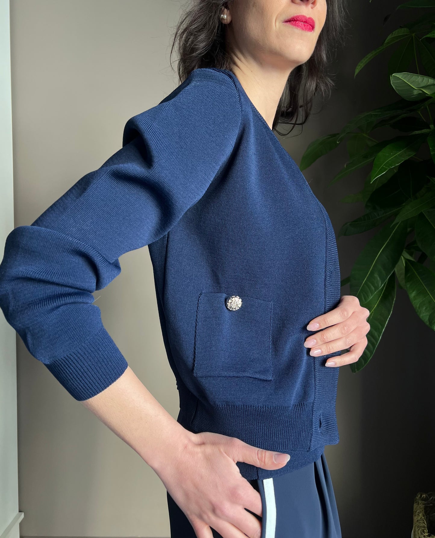 Cardigan in viscosa blu con bottoni dorati