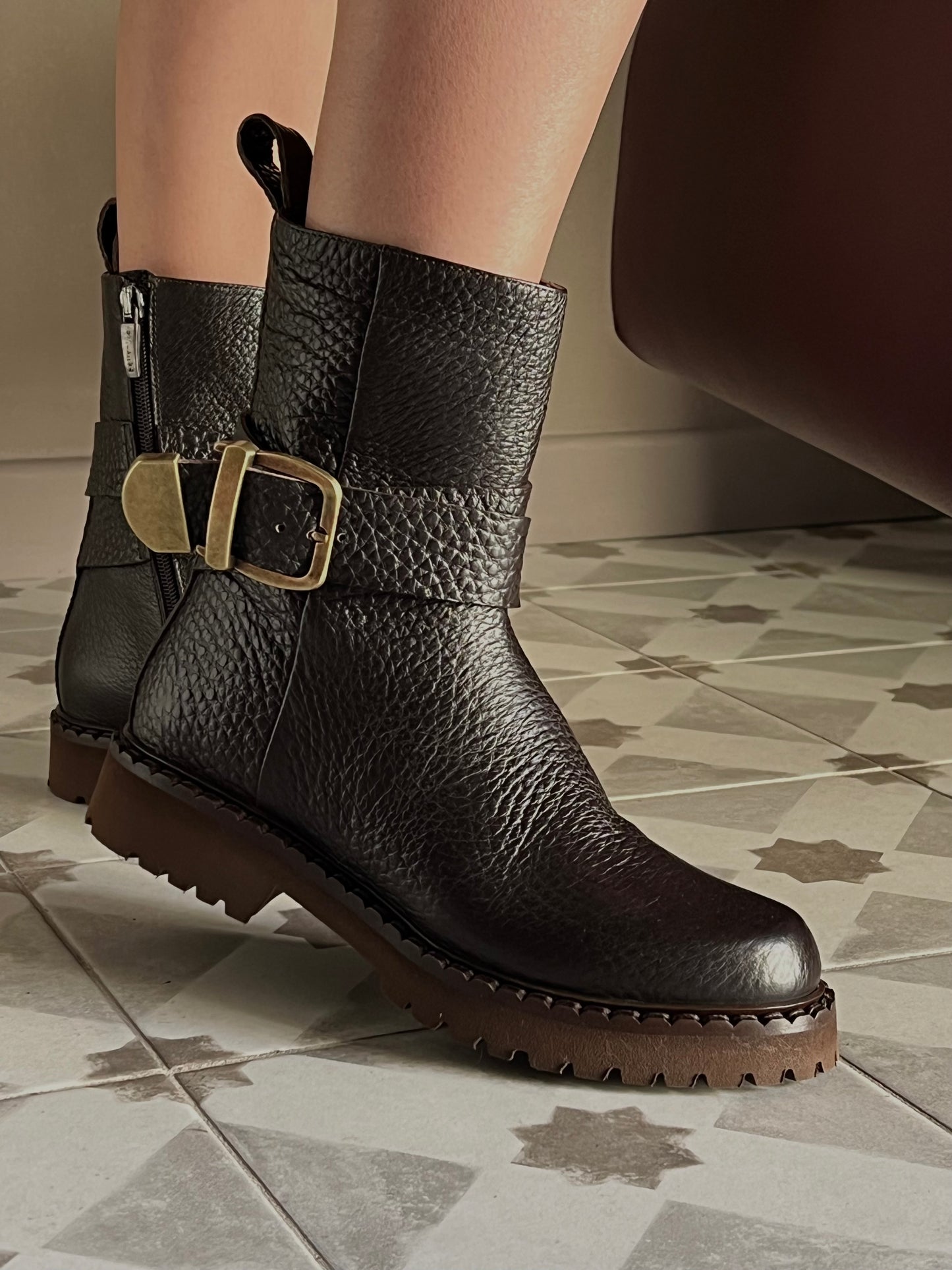 Stivaletto biker in pelle martellata testa moro
