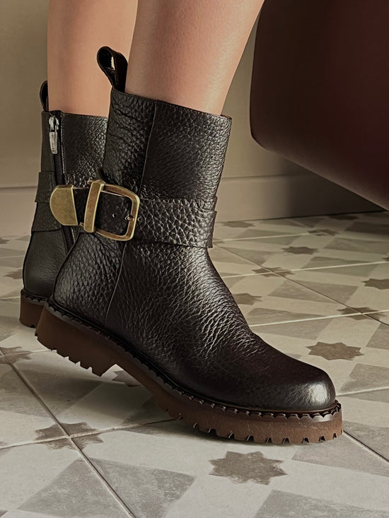 Stivaletto biker in pelle martellata testa moro