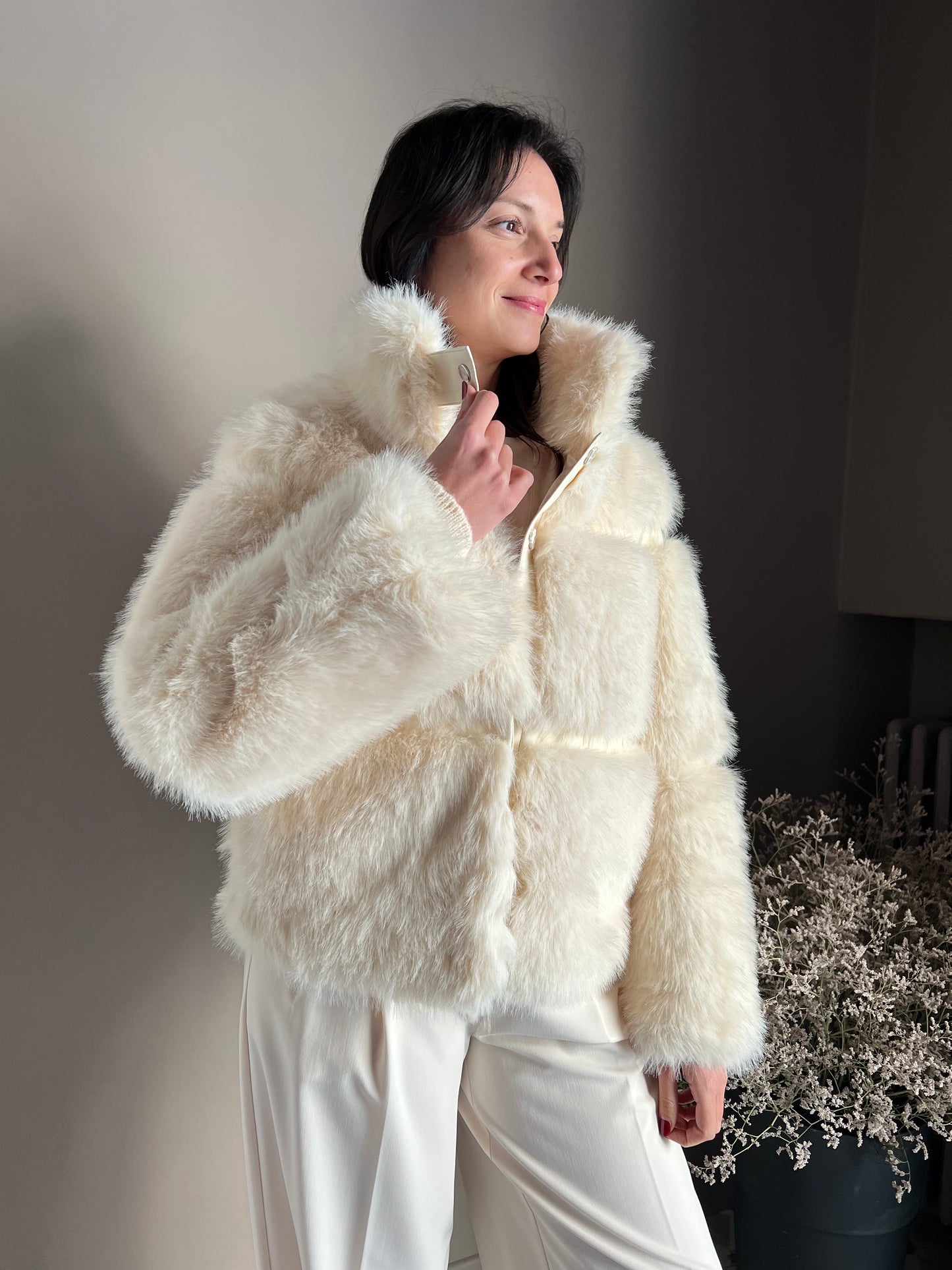 Giubbotto fluffy corto Wooly White