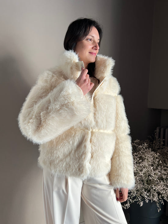 Giubbotto fluffy corto Wooly White