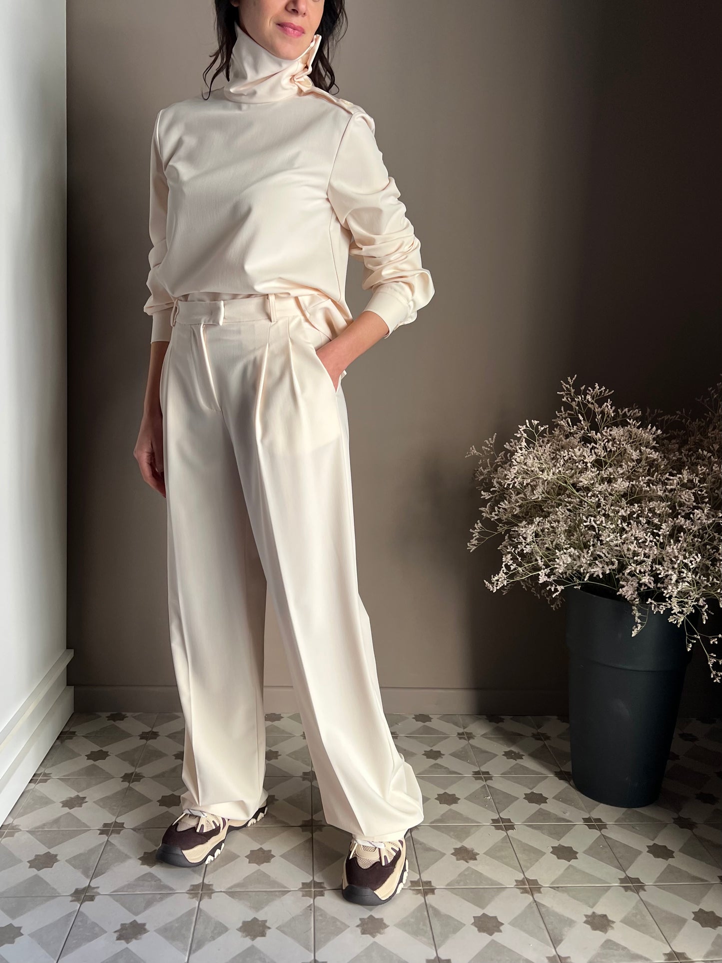 Pantalone morbido con pieghe