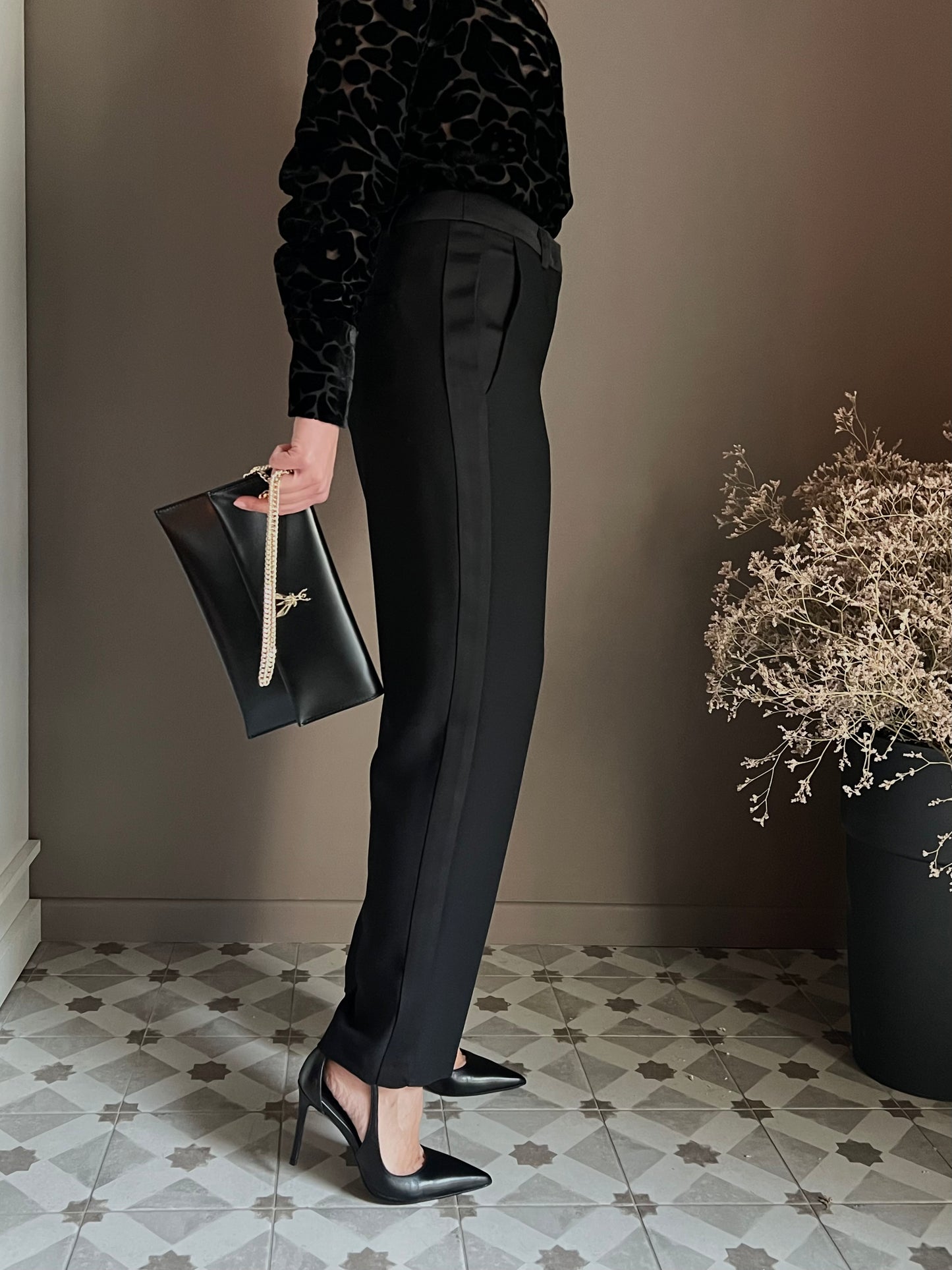 Pantalone ankle nero in crepe con dettaglio laterale