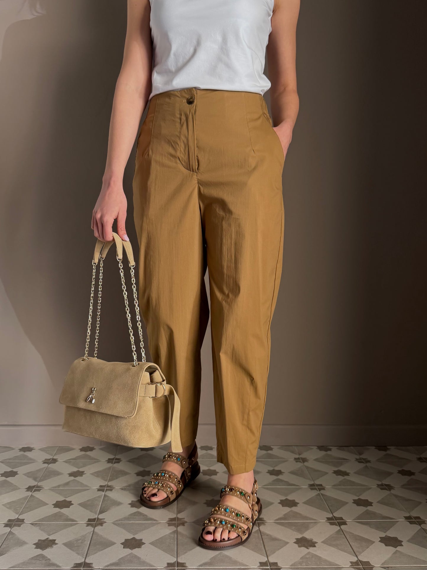 Pantalone Carrot Fit – Colore Nocciola